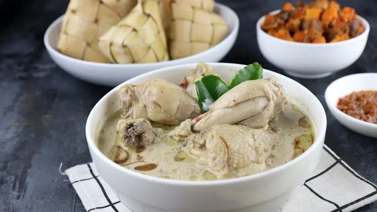 Resep Opor Ayam Dengan Bumbu Dasar Putih