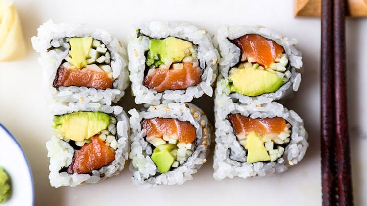 Gulungan Sushi Salmon